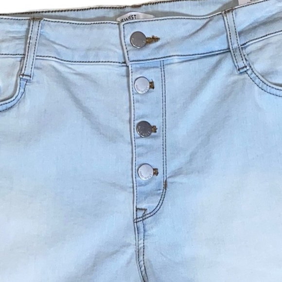 NINE WEST High Rise Button Front Light Blue Denim Jean Shorts - Size 18 - NWT - Picture 5 of 5